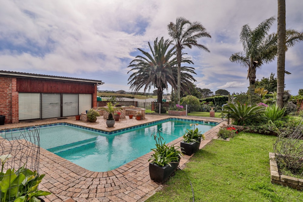 Bed & breakfast for sale in Uitenhage Rural (Kariega Rural)  - 1UI1586156