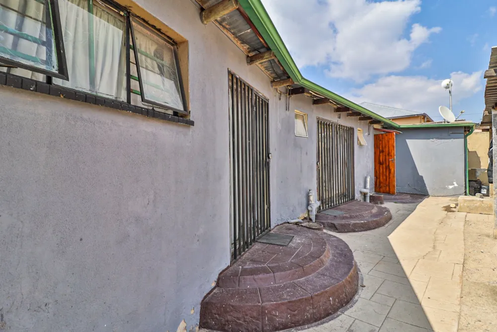 Double-storey house for sale in Regents Park - 1GV1584975