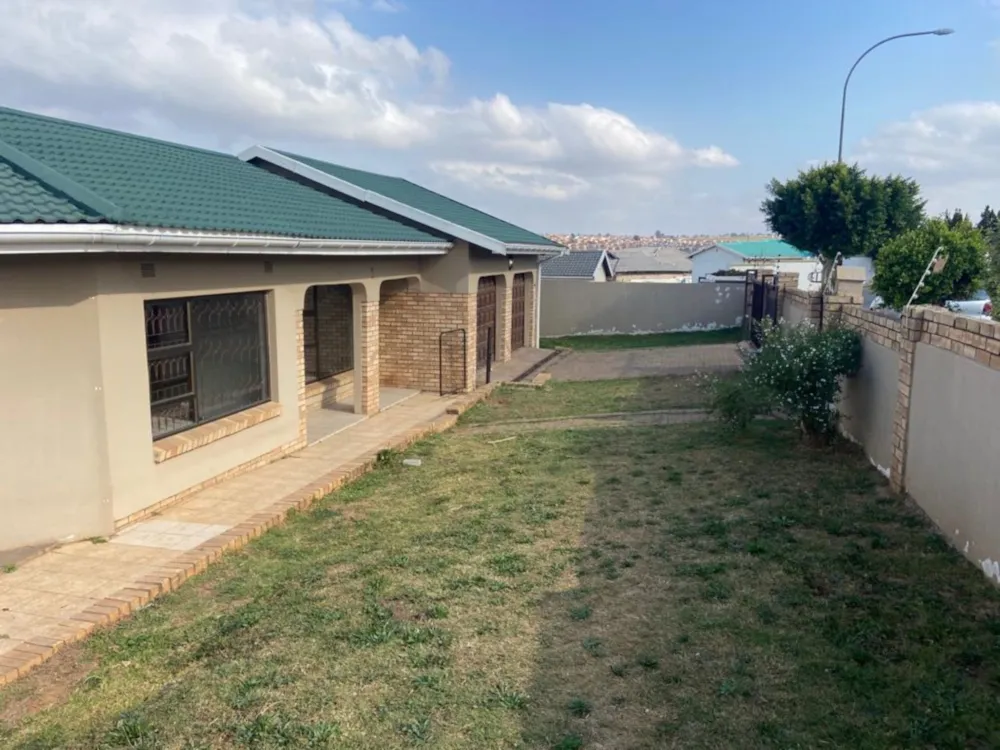 House let in Southernwood, Mthatha - 1MH1704453 House let in Southernwood, Mthatha - 1MH1704453