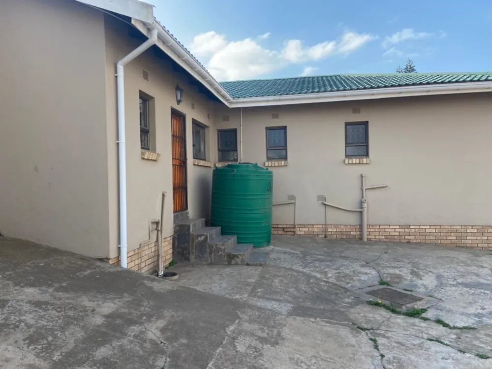 House let in Southernwood, Mthatha - 1MH1704453 House let in Southernwood, Mthatha - 1MH1704453