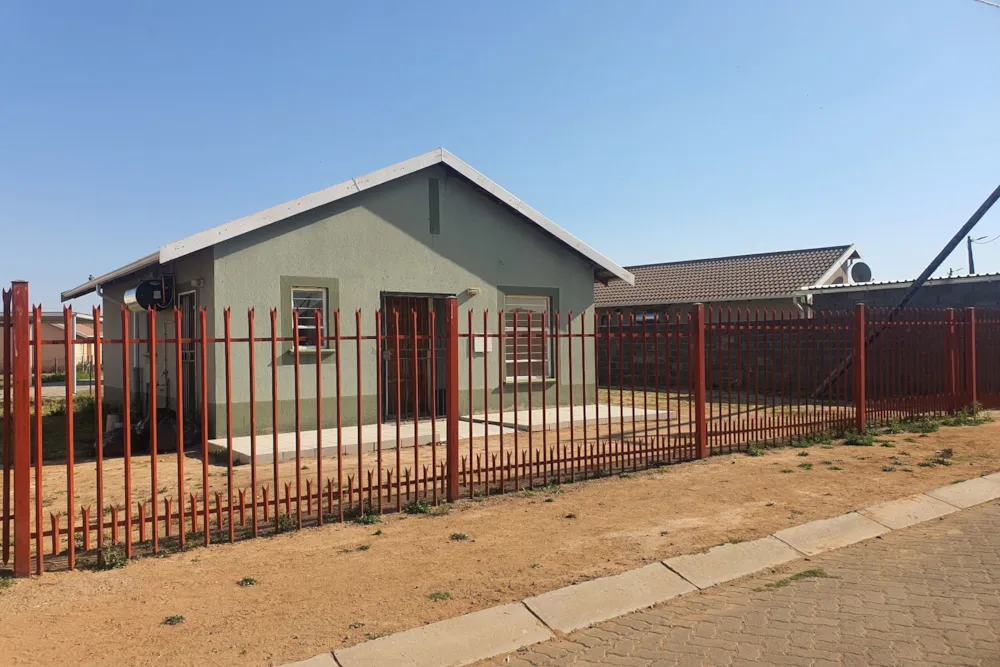 House let in Roodepan - 1KJ1738083 House let in Roodepan - 1KJ1738083