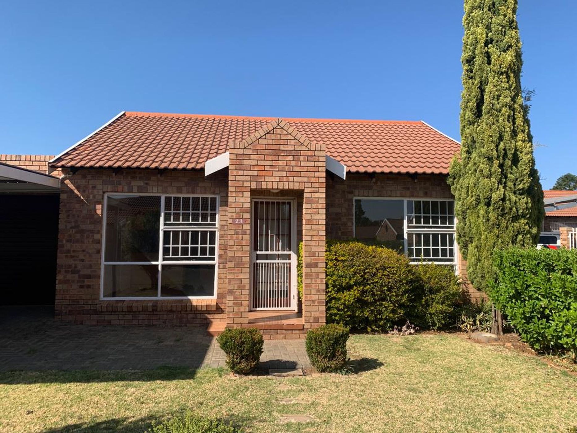 Townhouse to rent in Universitas - 1BX1720580