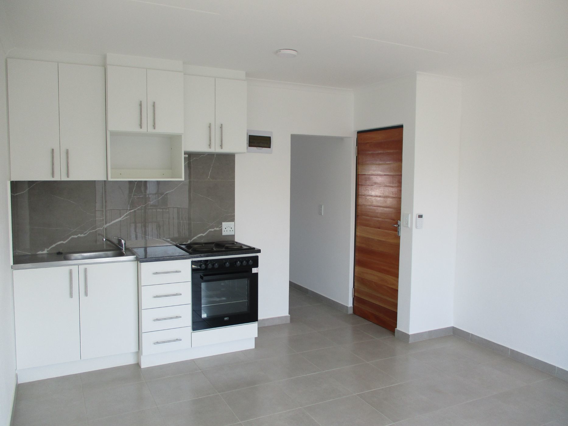 Apartment let in Athlone Park - 1WB1686888