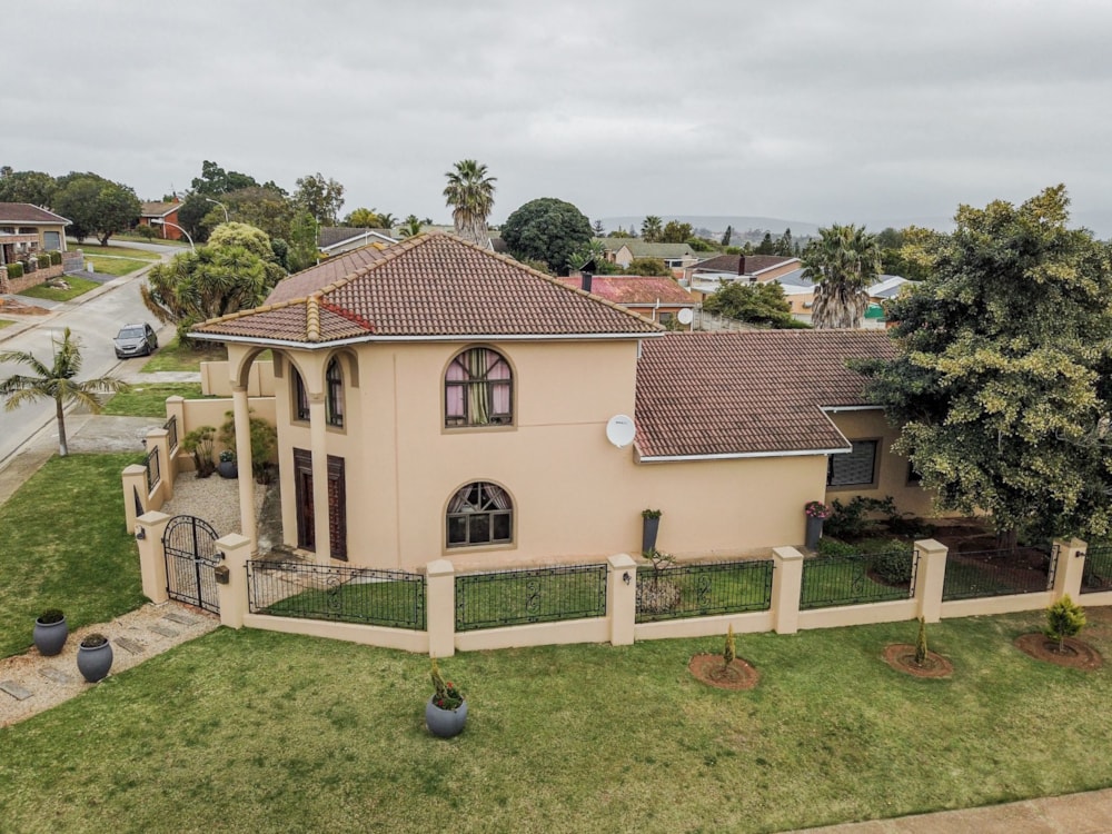 Double-storey house for sale in Strelitzia Park - 1UK1717473