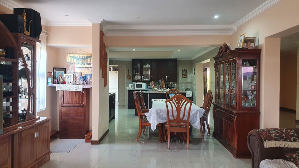 Security estate home for sale in La Camargue - 1HR1702343