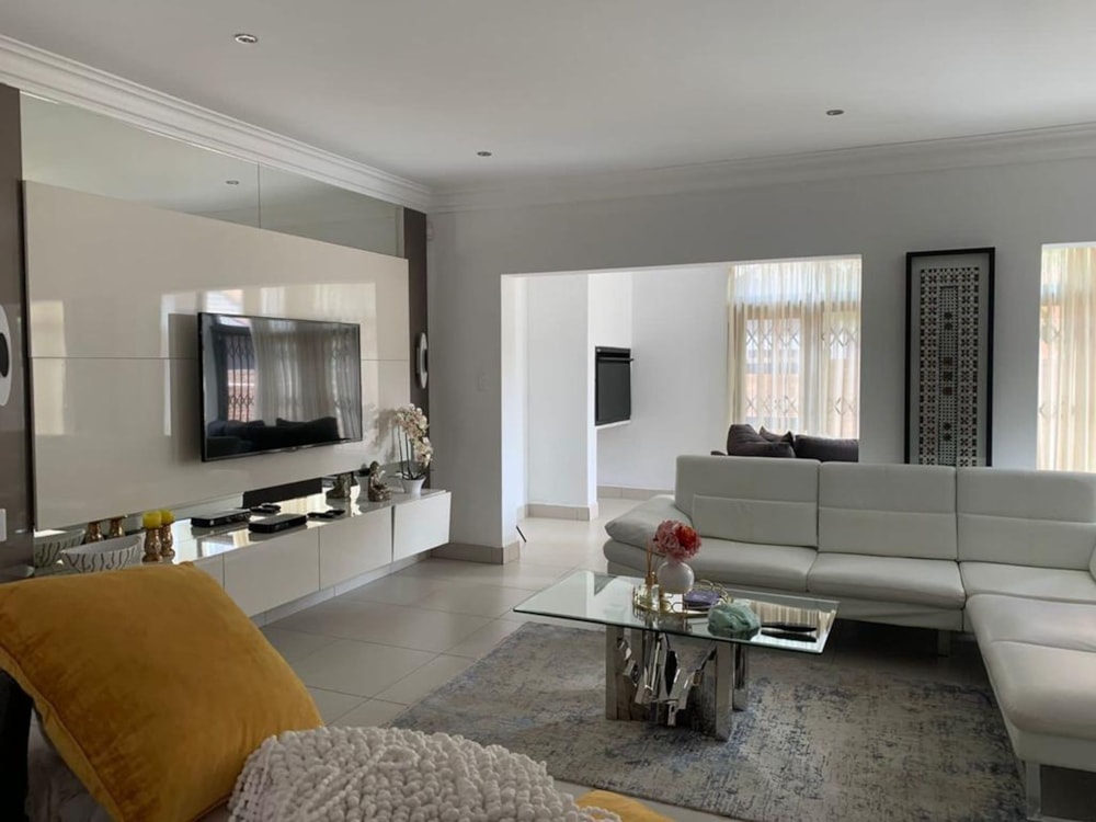 Townhouse for sale in Heuwelsig, Bloemfontein - 1BX1696947