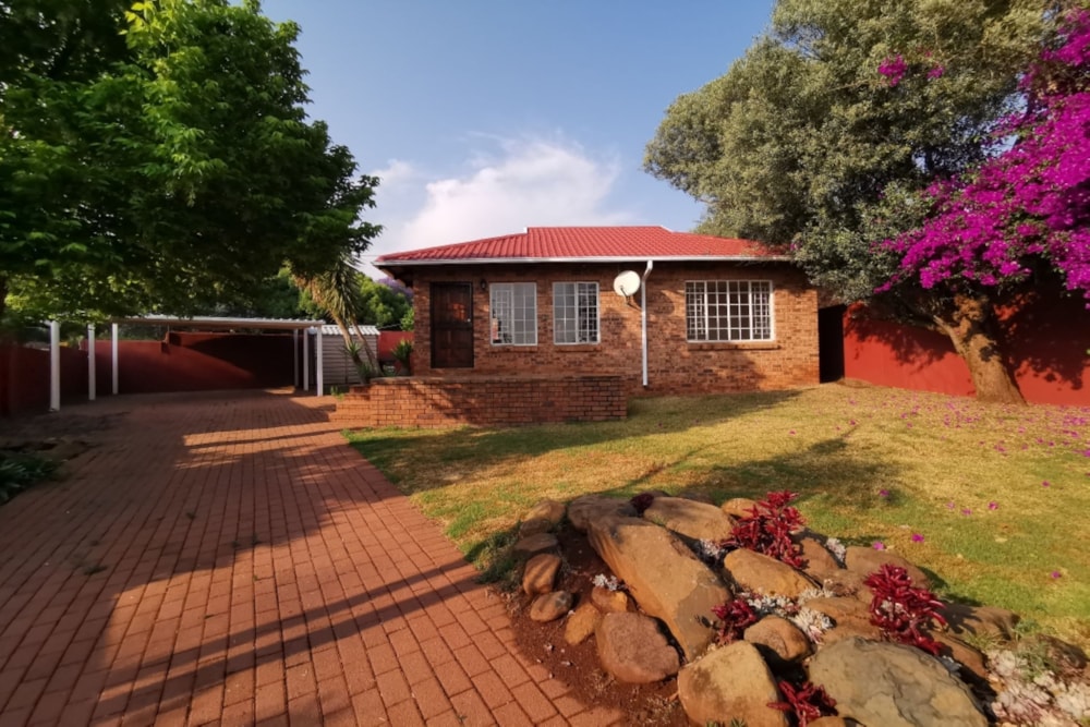 Security estate home let in Allensnek - RAL1677864 Security estate home let in Allensnek - RAL1677864