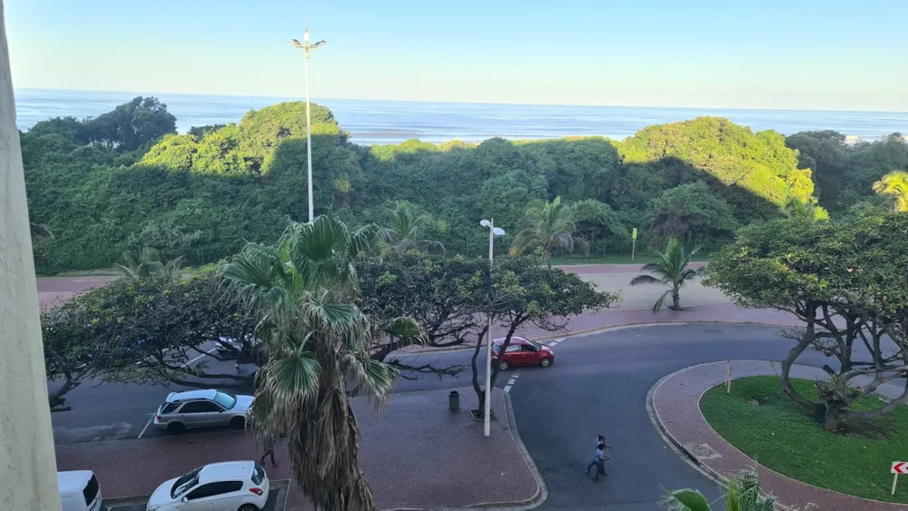 Bachelor apartment for sale in North Beach Durban - 1DA1589423 Bachelor apartment for sale in North Beach Durban - 1DA1589423