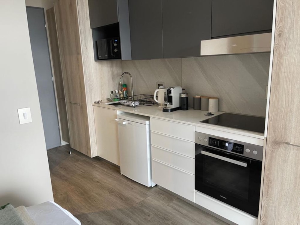 Bachelor apartment for sale in Menlyn - PT1582884 Bachelor apartment for sale in Menlyn - PT1582884