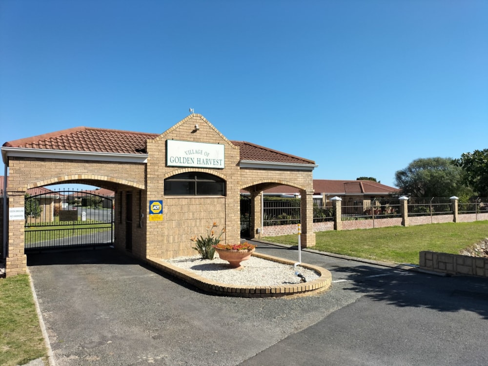 Security complex home let in Sandbaai - HF1728828