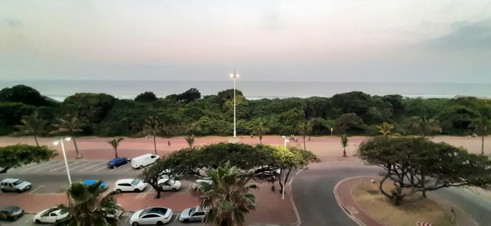 Bachelor apartment for sale in North Beach Durban - 1DA1589439 Bachelor apartment for sale in North Beach Durban - 1DA1589439