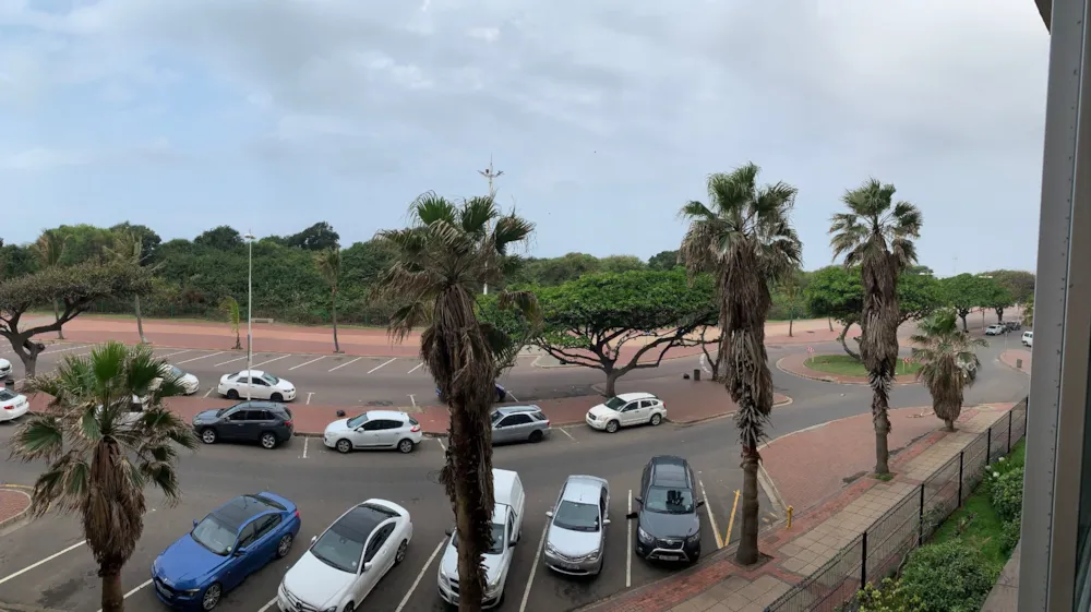 Bachelor apartment for sale in North Beach Durban - 1DA1589442 Bachelor apartment for sale in North Beach Durban - 1DA1589442
