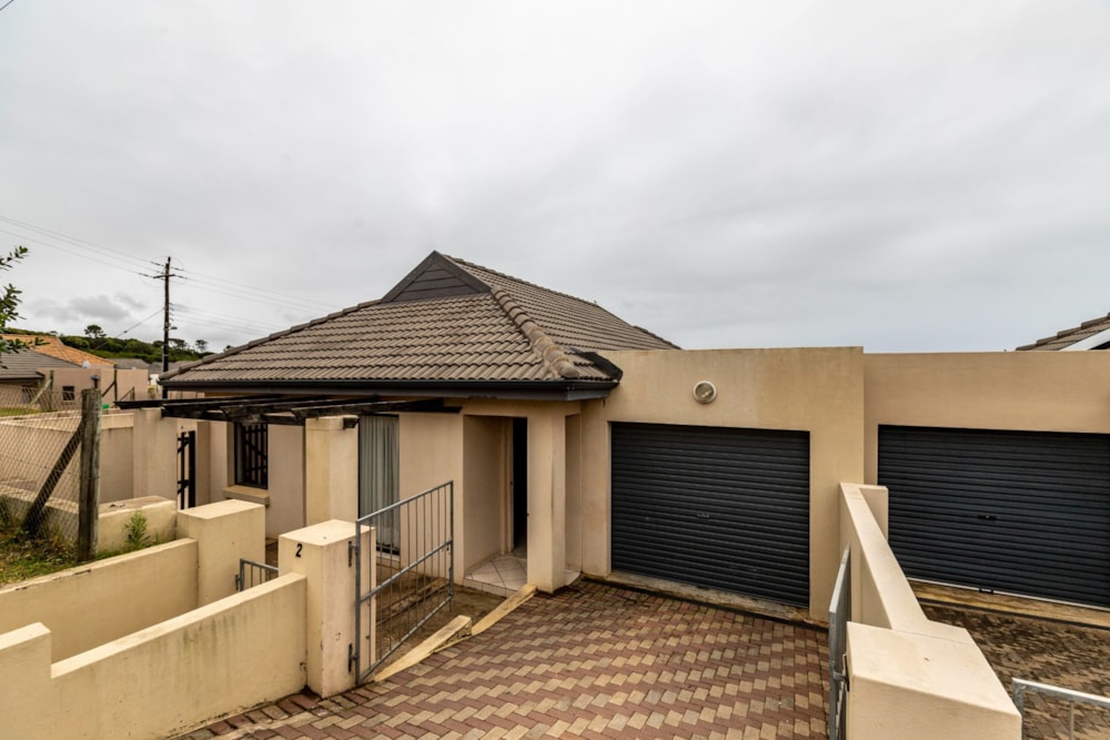 House for sale in Kidds Beach - 1ET1590330