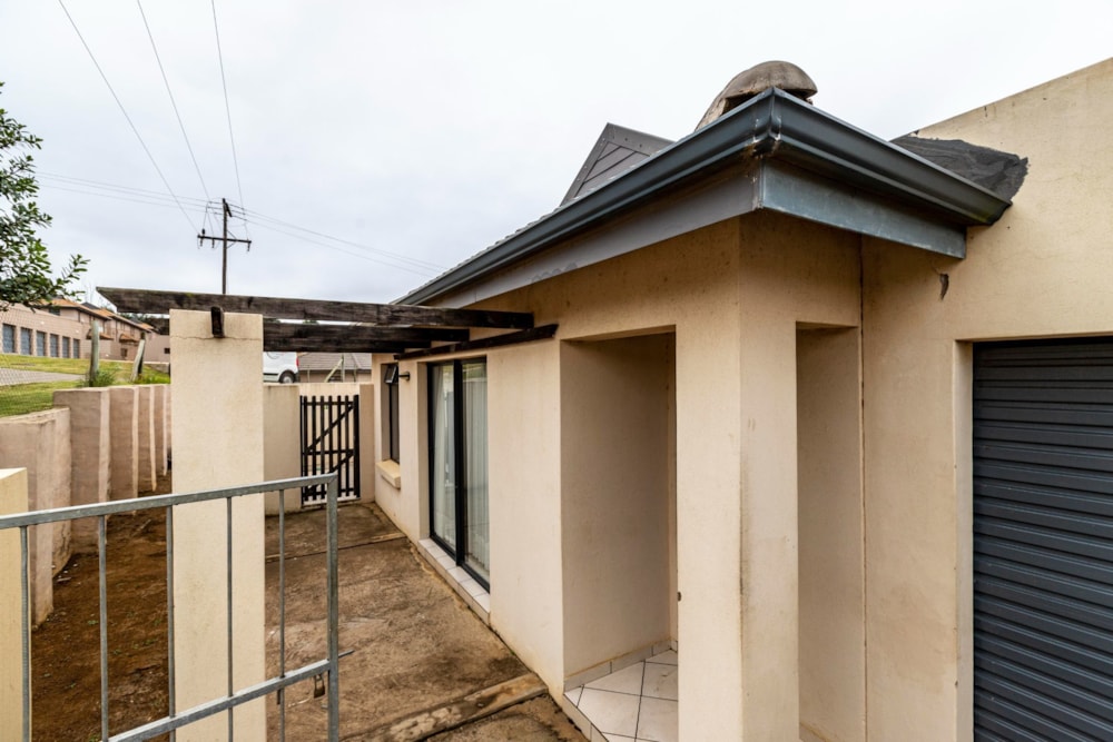 House for sale in Kidds Beach - 1ET1590330