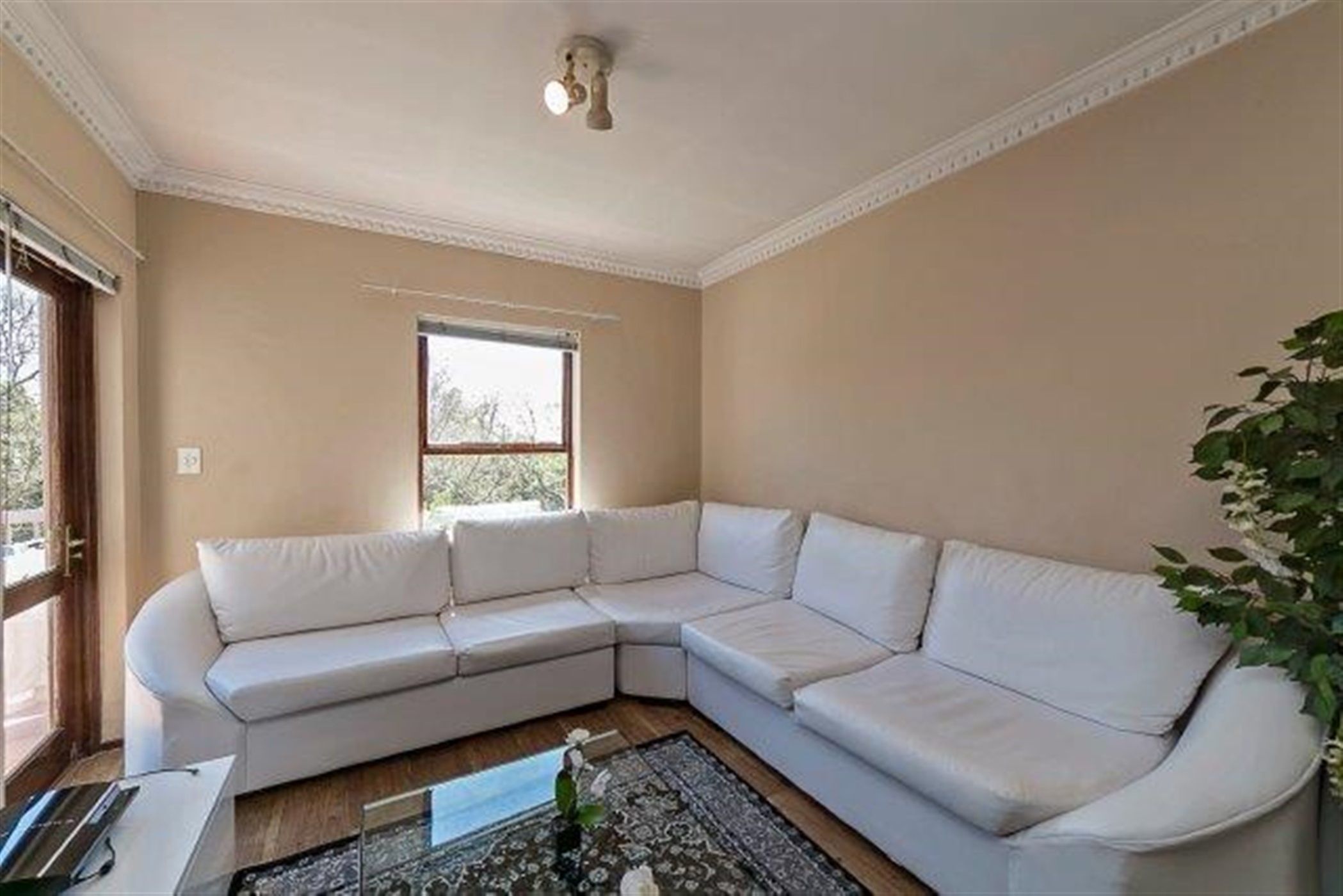 Apartment to rent in Oaklands, Johannesburg - JBL1719504