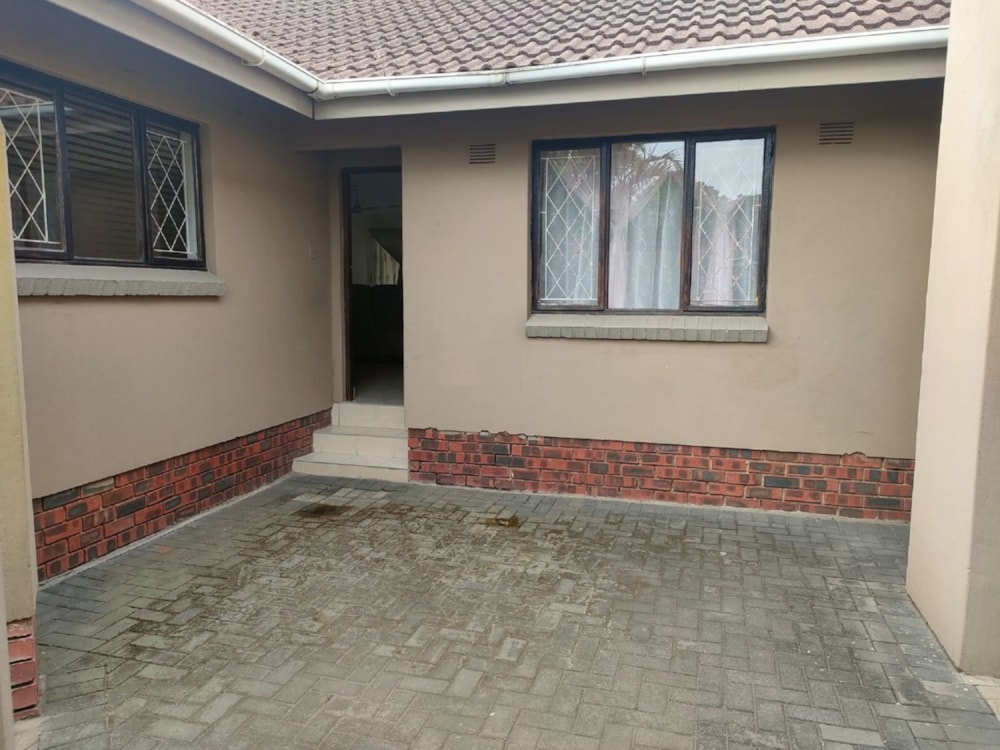House let in Veldenvlei - 1RY1662750 House let in Veldenvlei - 1RY1662750