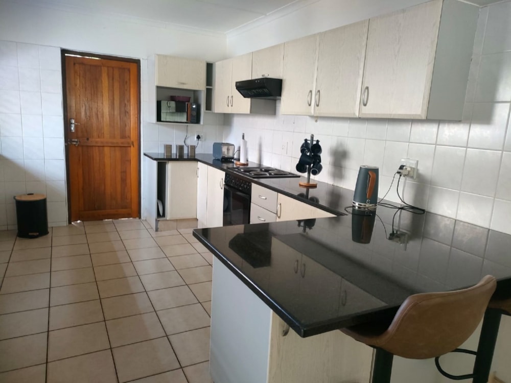 House let in Veldenvlei - 1RY1662750 House let in Veldenvlei - 1RY1662750