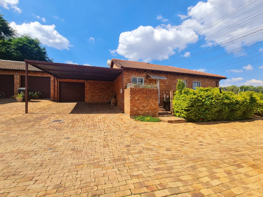 Cluster for sale in Olivedale - FW1738085 Cluster for sale in Olivedale - FW1738085