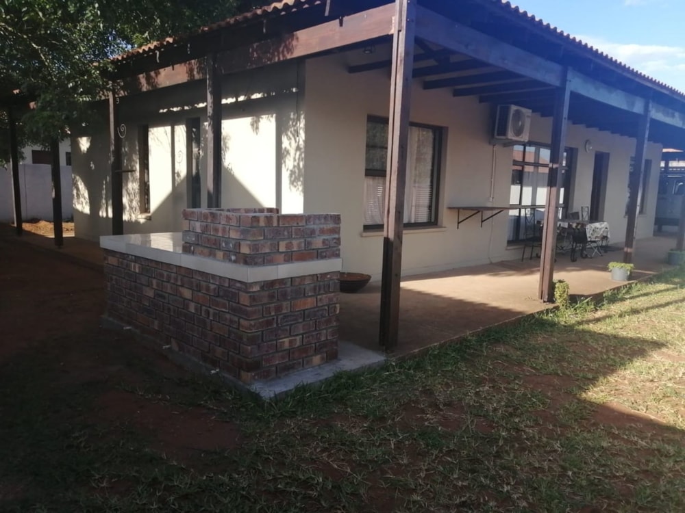 Security complex home to rent in Matola, Mozambique - 3MQ1635535 Security complex home to rent in Matola, Mozambique - 3MQ1635535