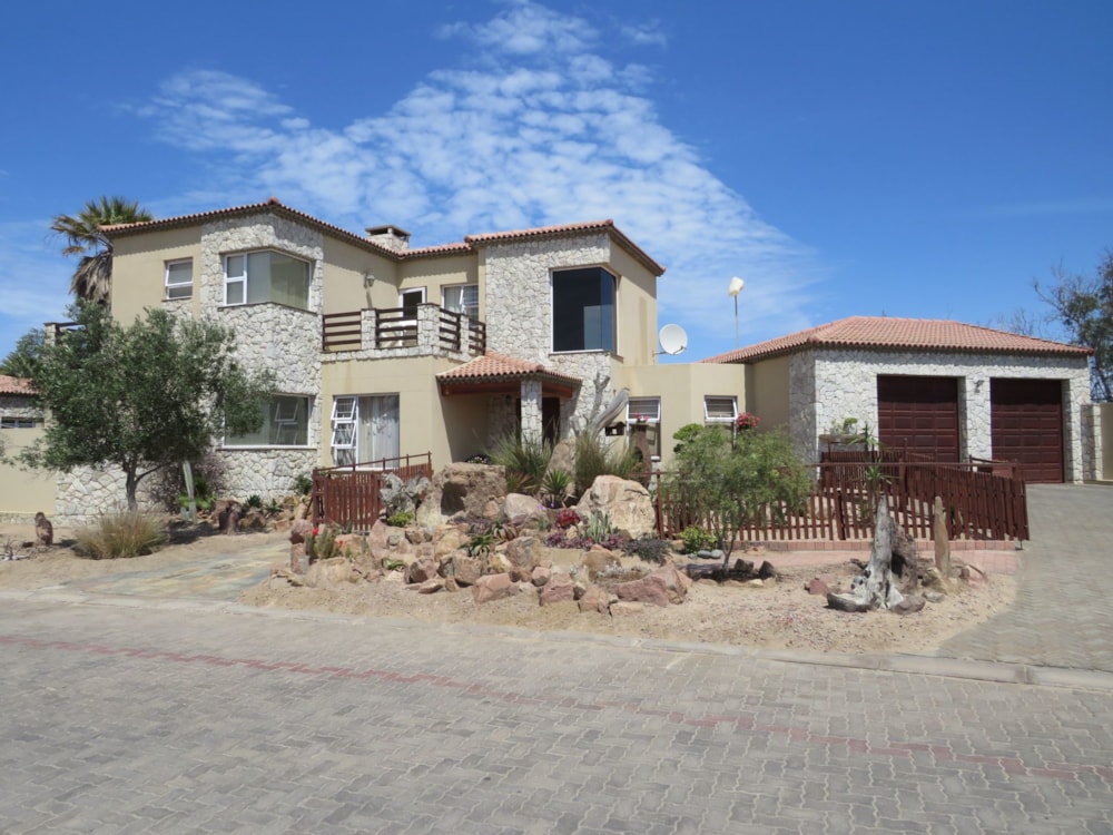 Townhouse for sale in Rossmund Golf Estate, Namibia - 3NM1732076