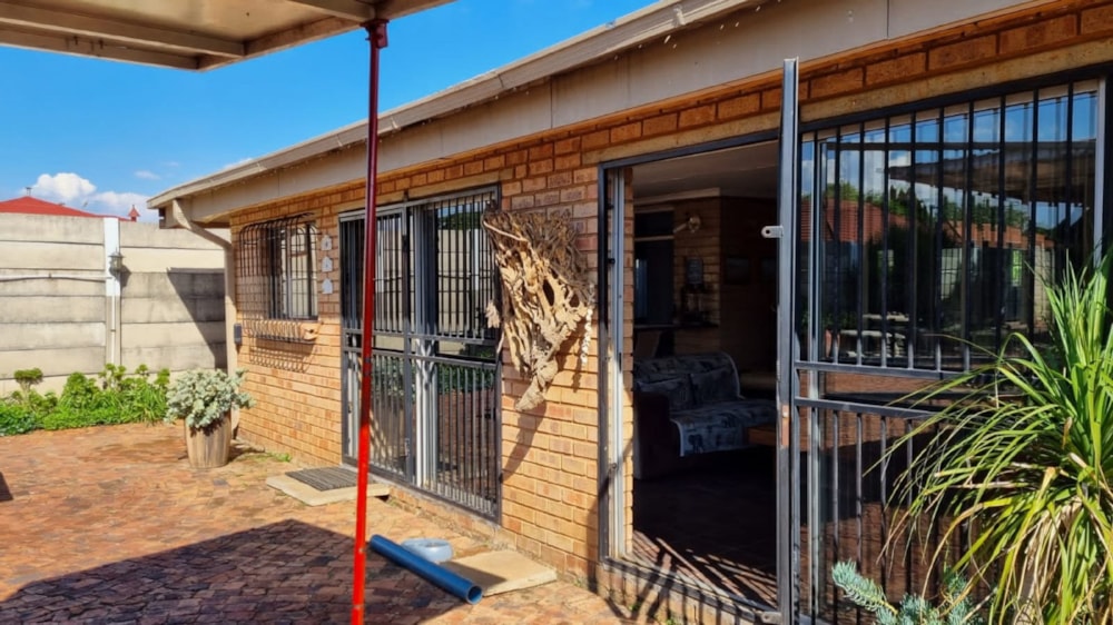 House for sale in Selection Park - 1SP1593198