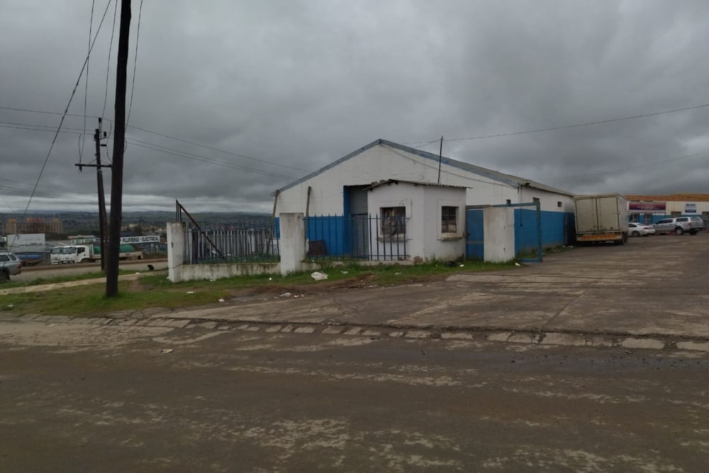 Commercial industrial property for sale in Mthatha Central - 1MH1595130 Commercial industrial property for sale in Mthatha Central - 1MH1595130