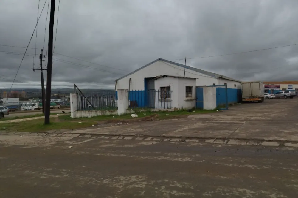 Commercial industrial property for sale in Mthatha Central - 1MH1595130 Commercial industrial property for sale in Mthatha Central - 1MH1595130