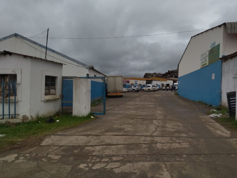 Commercial industrial property for sale in Mthatha Central - 1MH1595130 Commercial industrial property for sale in Mthatha Central - 1MH1595130