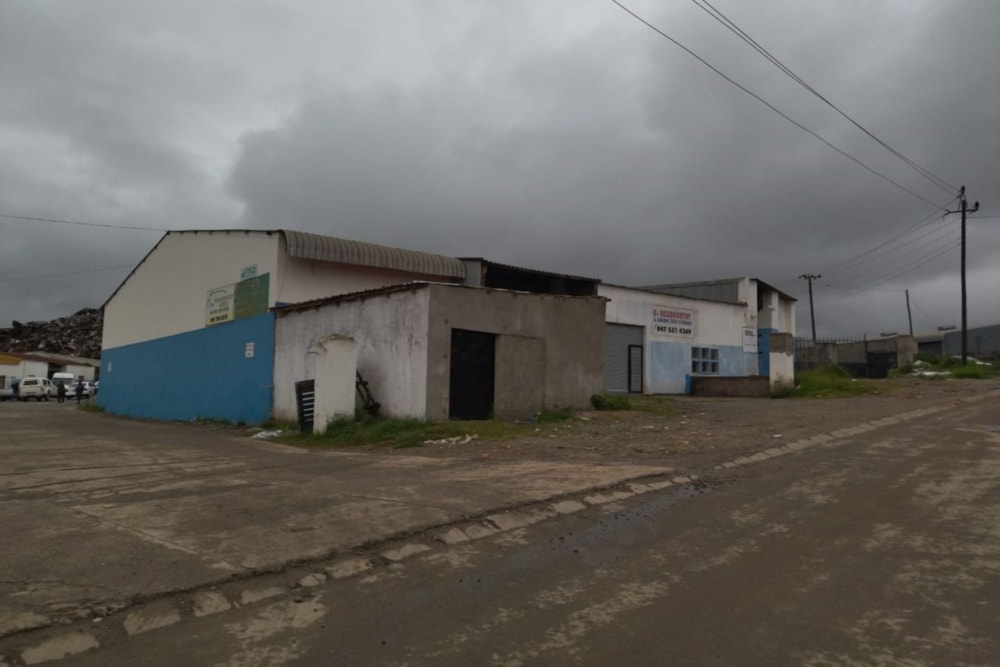 Commercial industrial property for sale in Mthatha Central - 1MH1595130 Commercial industrial property for sale in Mthatha Central - 1MH1595130