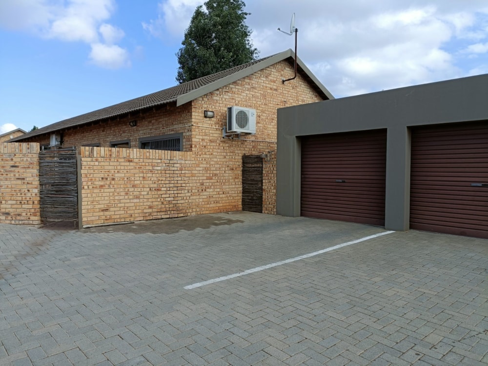 Townhouse let in Langenhovenpark - 1BX1701357 Townhouse let in Langenhovenpark - 1BX1701357