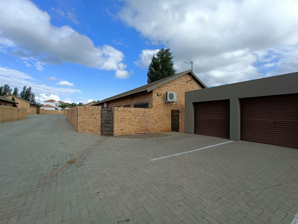 Townhouse let in Langenhovenpark - 1BX1701357 Townhouse let in Langenhovenpark - 1BX1701357