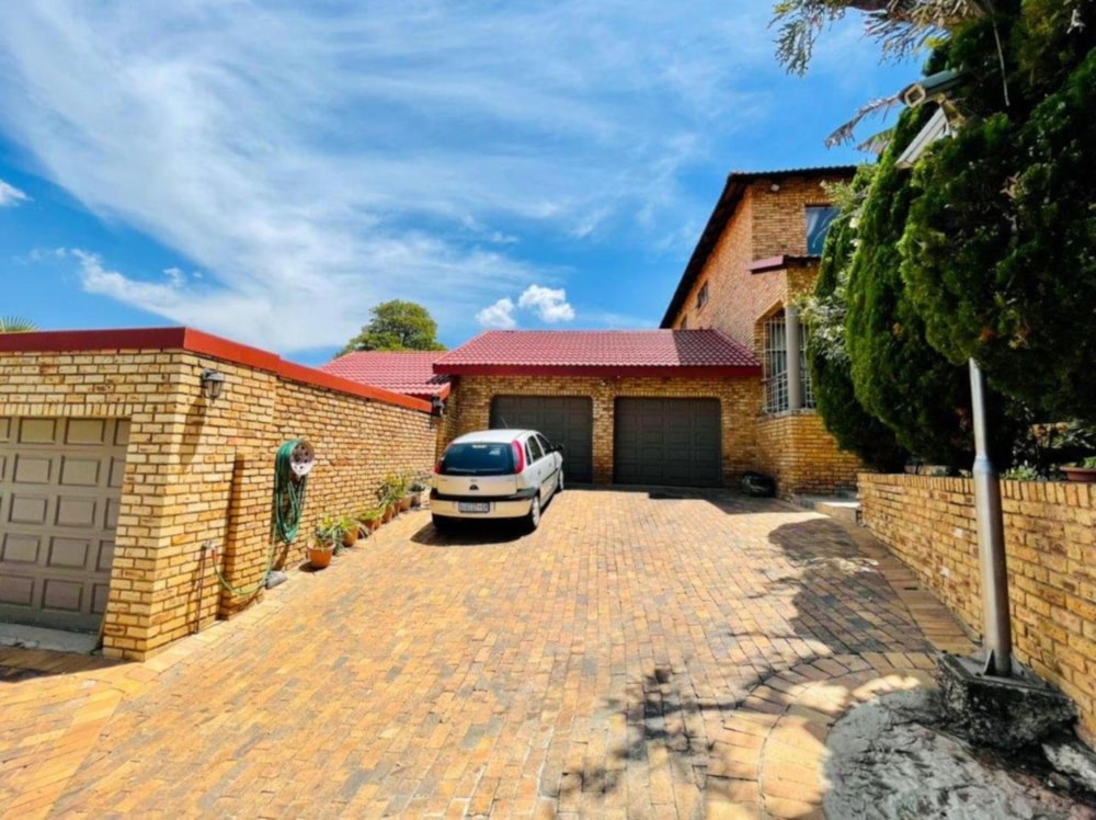 House for sale in Oakdene, Johannesburg - 1GV1593393