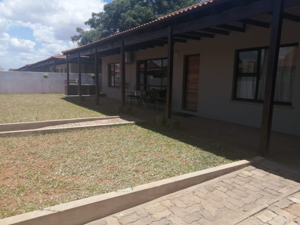 Security complex home to rent in Matola, Mozambique - 3MQ1635535 Security complex home to rent in Matola, Mozambique - 3MQ1635535