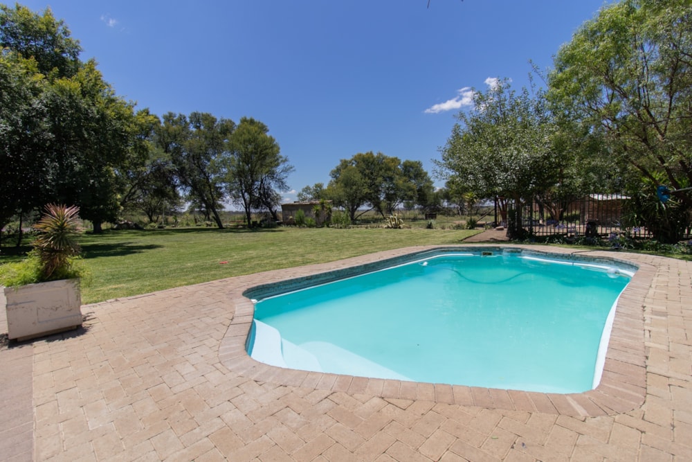 Smallholding for sale in Estoire - 1BX1596365