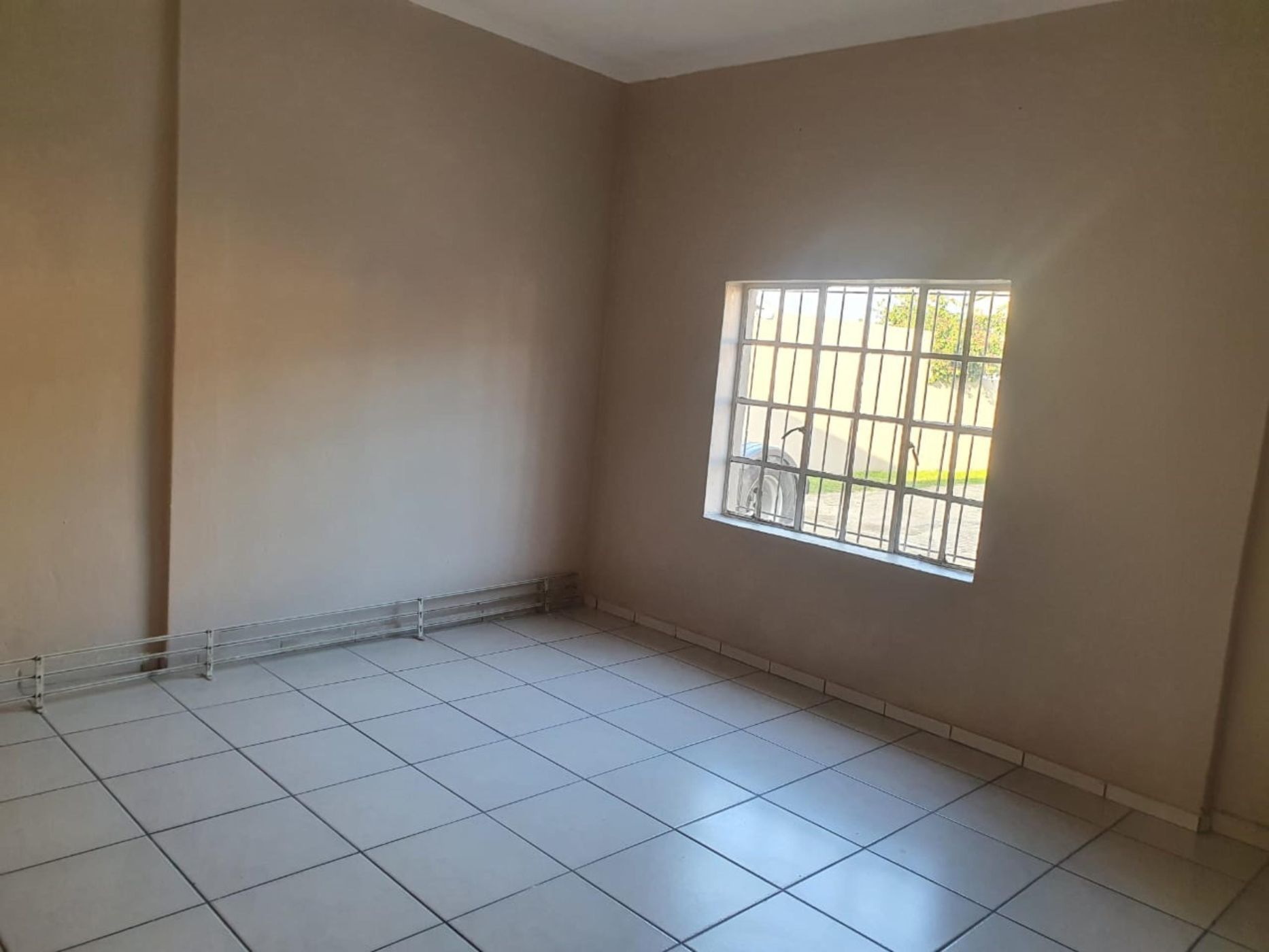 Cottage to rent in Crown Gardens - 1GV1743343