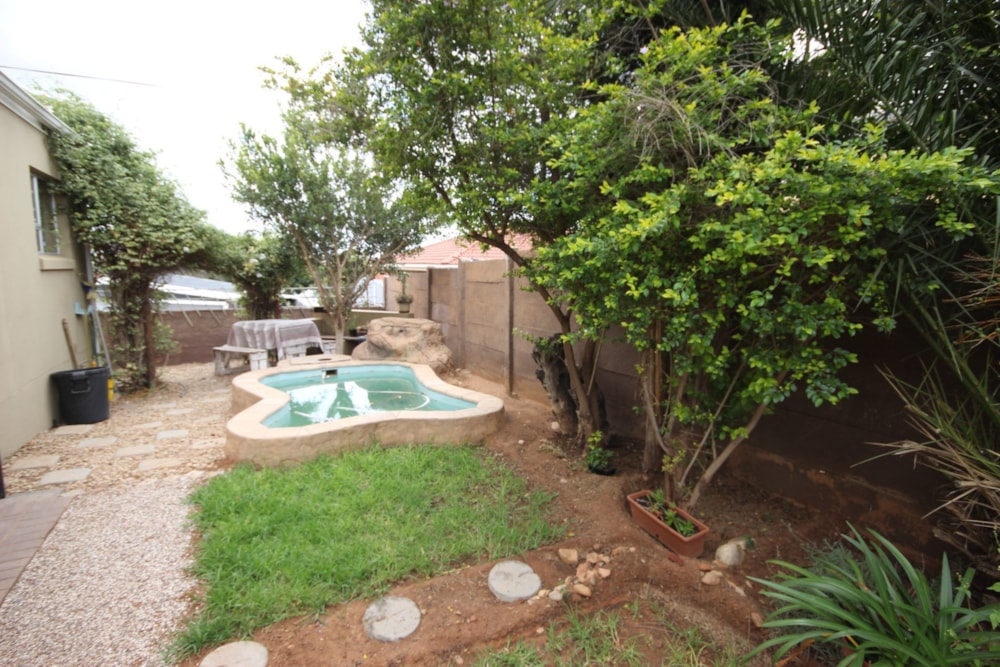 Townhouse for sale in Oudtshoorn Central - 1OU1595658