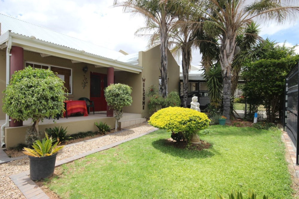 Townhouse for sale in Oudtshoorn Central - 1OU1595658