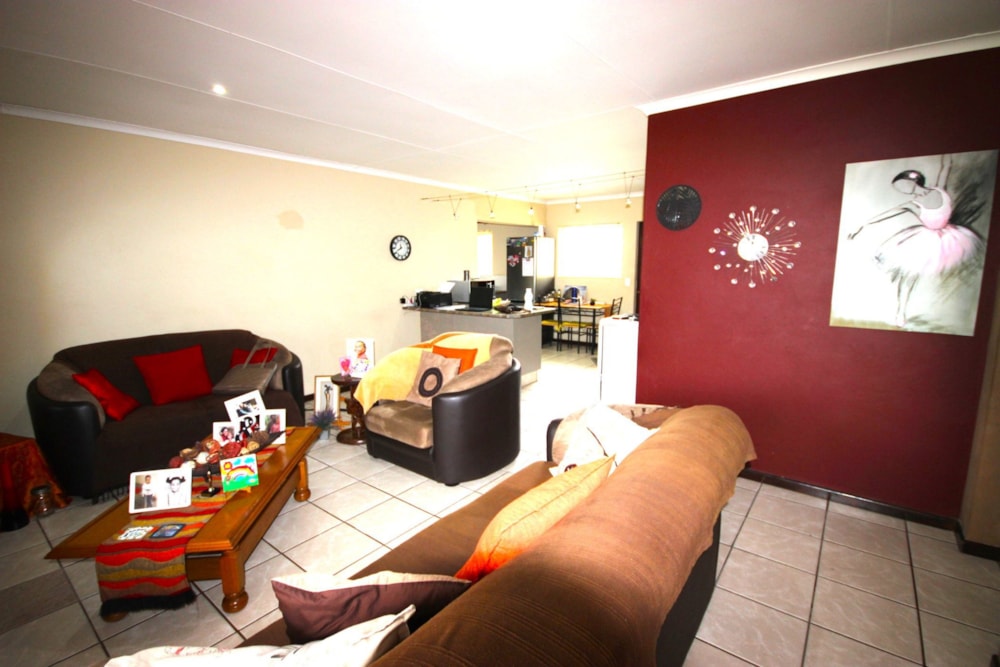 Townhouse for sale in Oudtshoorn Central - 1OU1595658 Townhouse for sale in Oudtshoorn Central - 1OU1595658