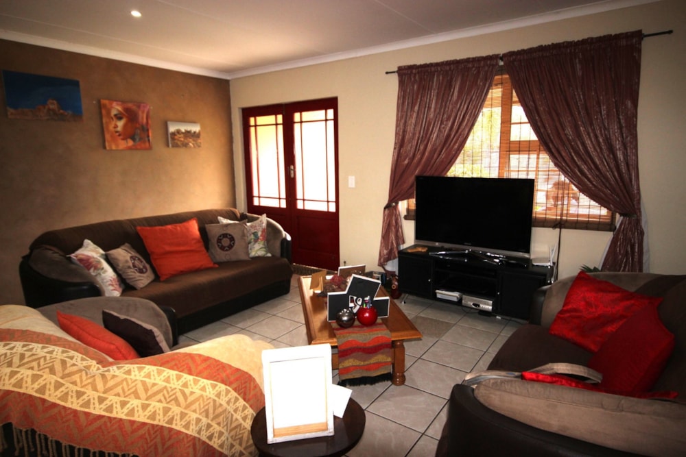 Townhouse for sale in Oudtshoorn Central - 1OU1595658 Townhouse for sale in Oudtshoorn Central - 1OU1595658