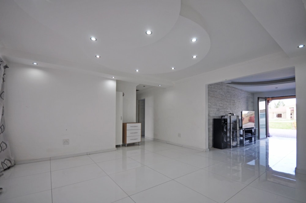 Security estate home for sale in Three Rivers East - 1VT1709173 Security estate home for sale in Three Rivers East - 1VT1709173