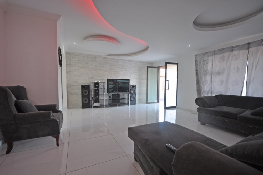 Security estate home for sale in Three Rivers East - 1VT1709173 Security estate home for sale in Three Rivers East - 1VT1709173