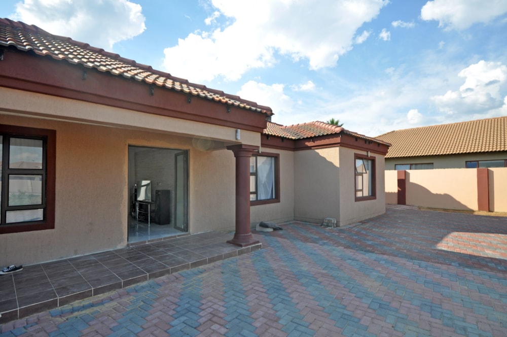 Security estate home for sale in Three Rivers East - 1VT1709173 Security estate home for sale in Three Rivers East - 1VT1709173