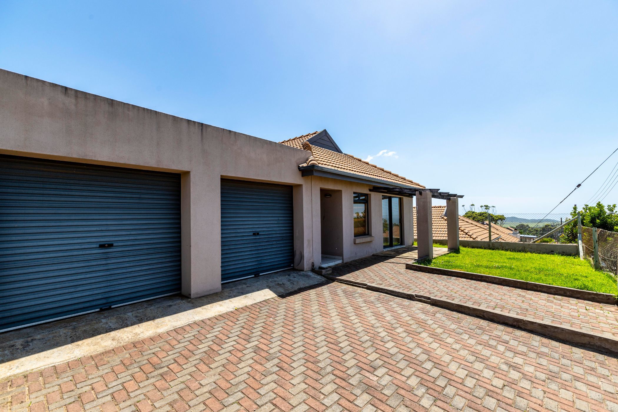 House for sale in Kidds Beach - 1ET1596801