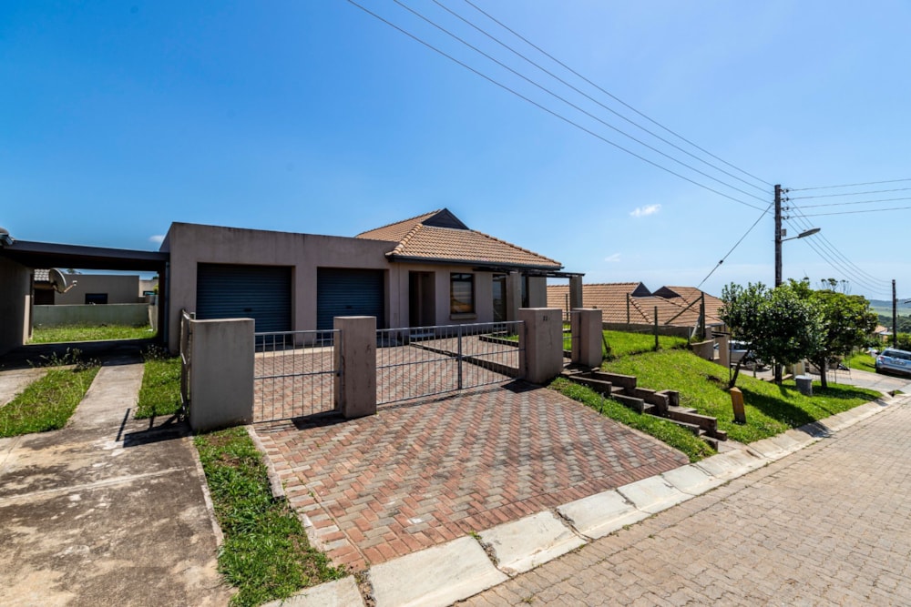 House for sale in Kidds Beach - 1ET1596801