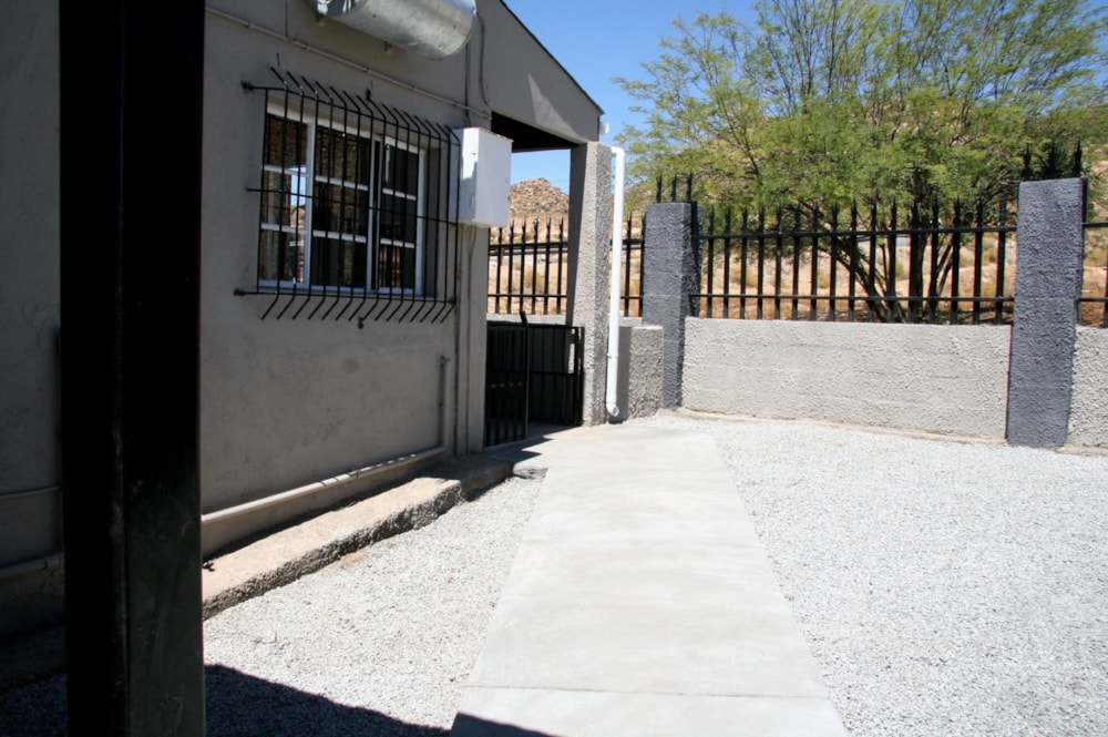 Bachelor apartment to rent in Springbok - 1NA1677429 Bachelor apartment to rent in Springbok - 1NA1677429