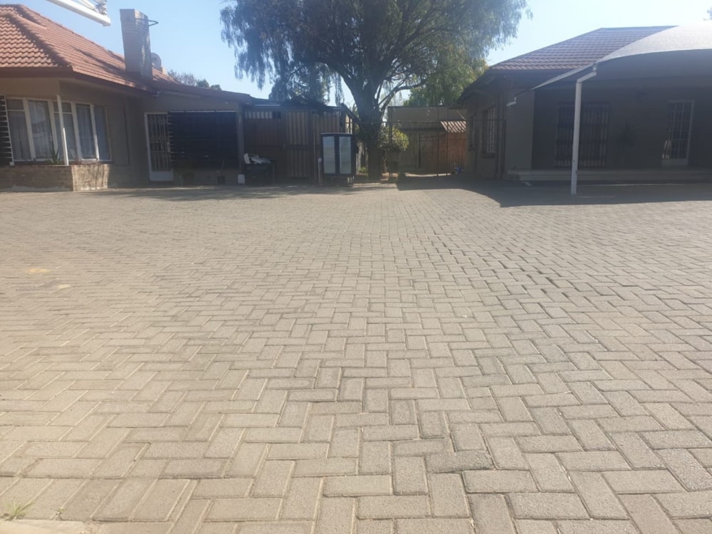 Commercial business for sale in Three Rivers North - 1VT1597697