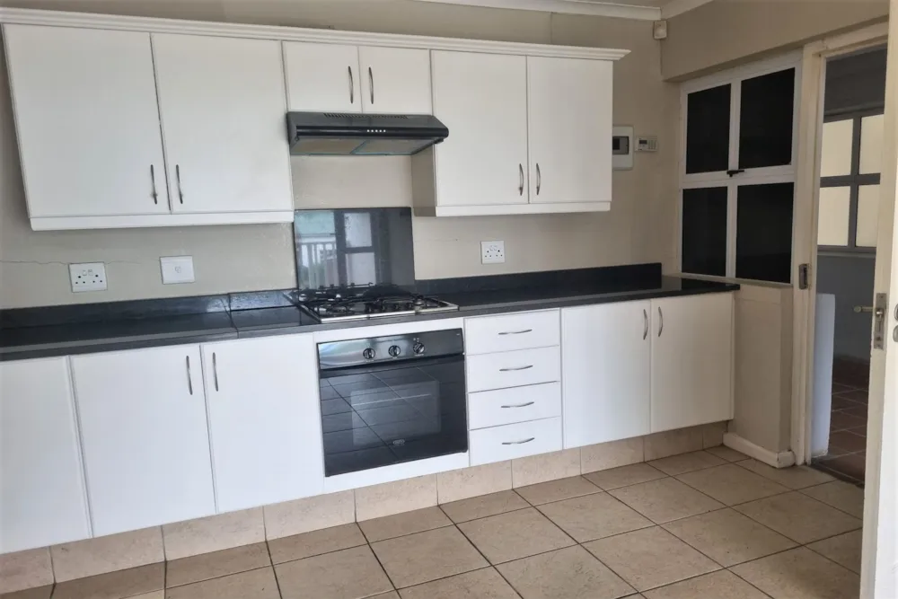Multi-storey apartment to rent in Grahamstown Central (Makhanda Central)  - 1GC1751838