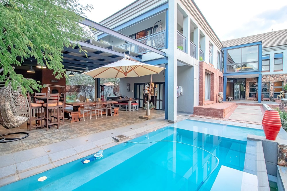 Double-storey house for sale in Cornwall Hill - CN1595749