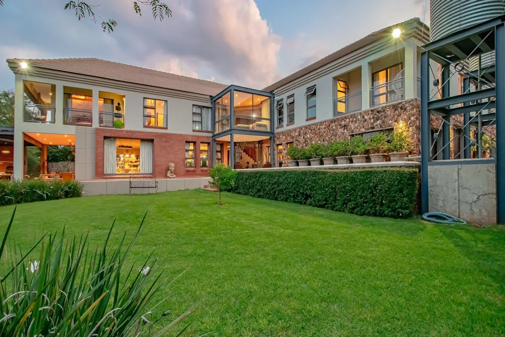 Double-storey house for sale in Cornwall Hill - CN1595749