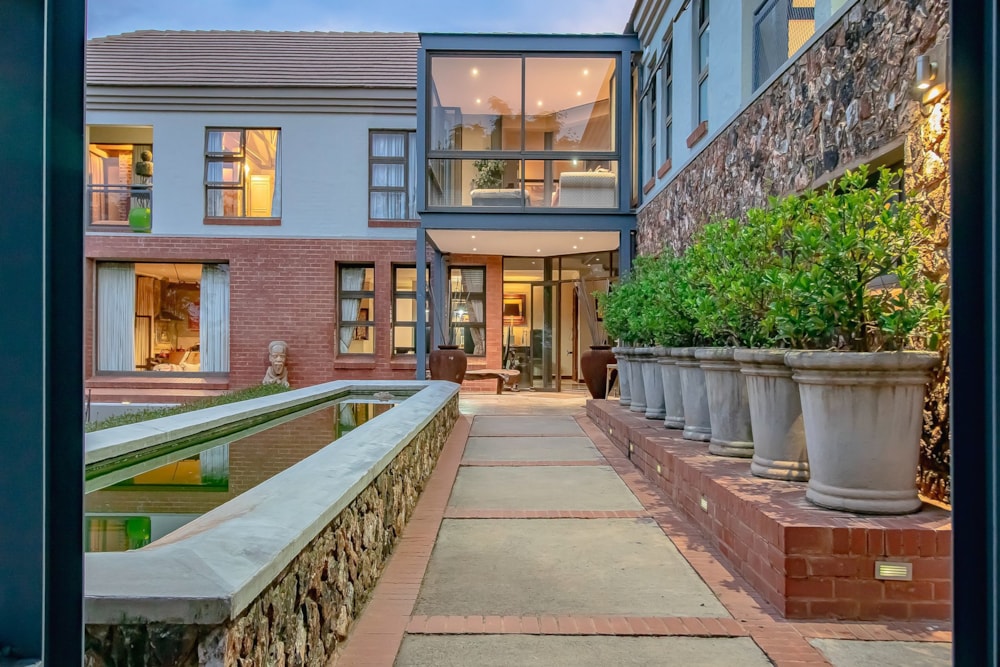 Double-storey house for sale in Cornwall Hill - CN1595749